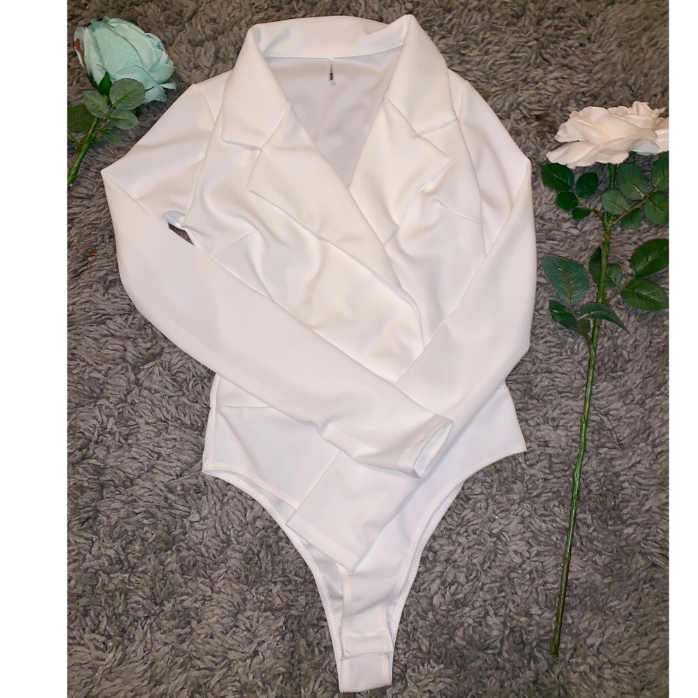 FashionNova It’s Business Bodysuit - Off White ⌛️